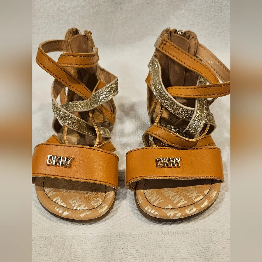 DKNY SANDALS